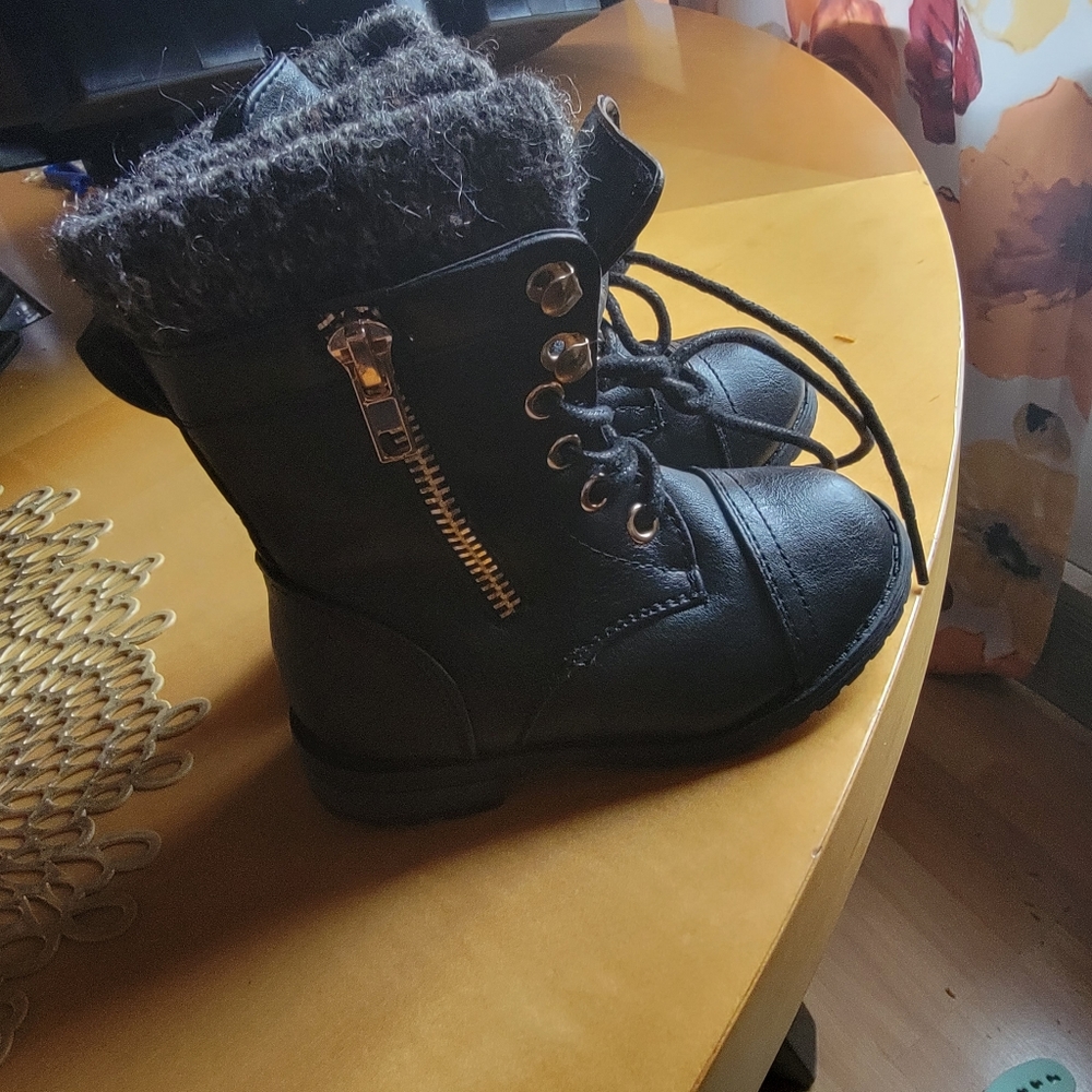 Toddler shoes size 5
